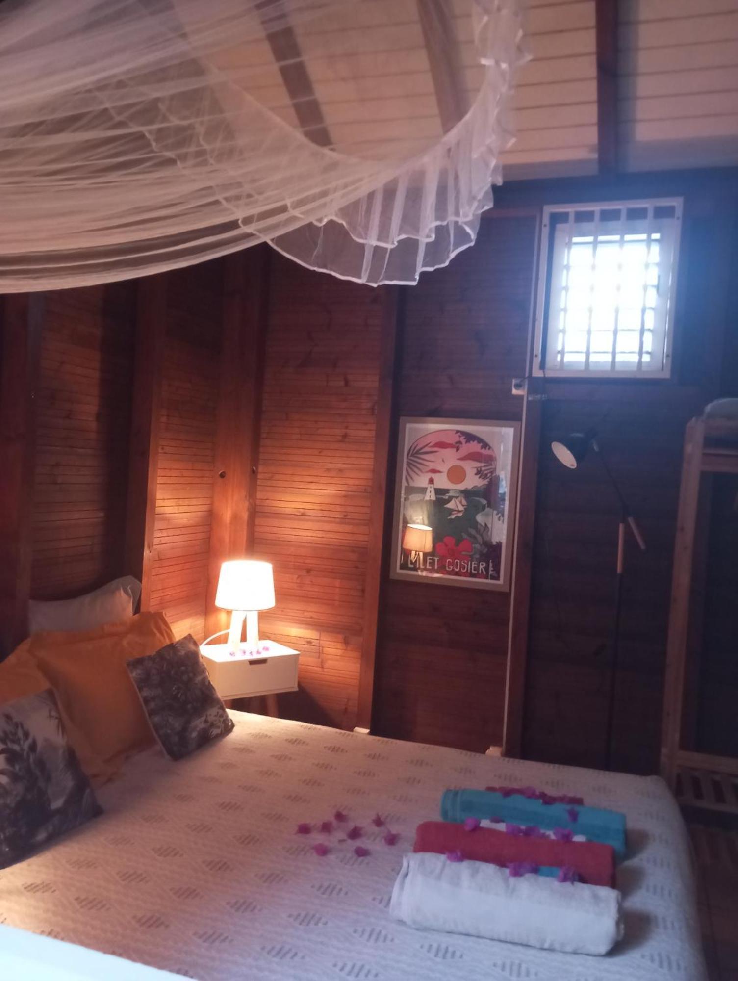 לה גוסייר Bungalow Broceliande מראה חיצוני תמונה